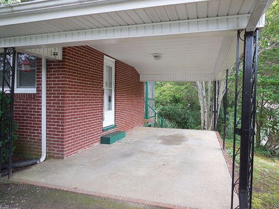 2nd image of 717 Auburn Pl