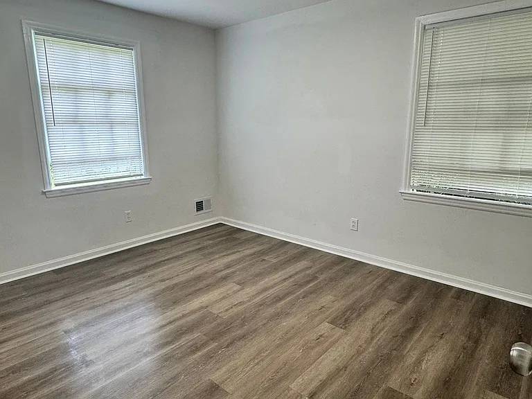 416 W Lakeside Ave — Photo 9