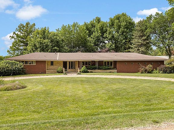 3rd image of 504 E Highland Dr