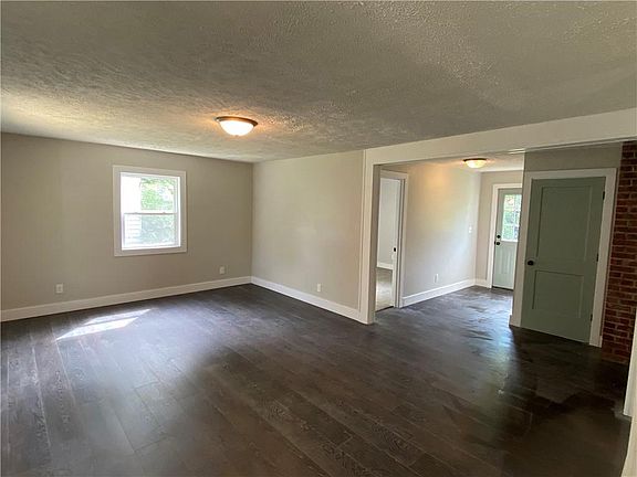 3rd image of 1105 Forest Dr