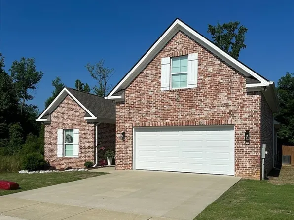 13730 Highland Pointe Dr, Northport, AL 35475