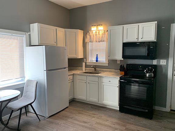 4th image of 1426 Linden St #B