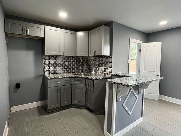 5th image of 453 E Indiana Ave Floor 3