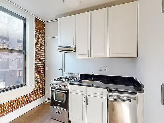 4th image of 150 E 3rd St #9