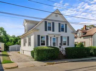 32 Washington St, Bristol, RI 02809