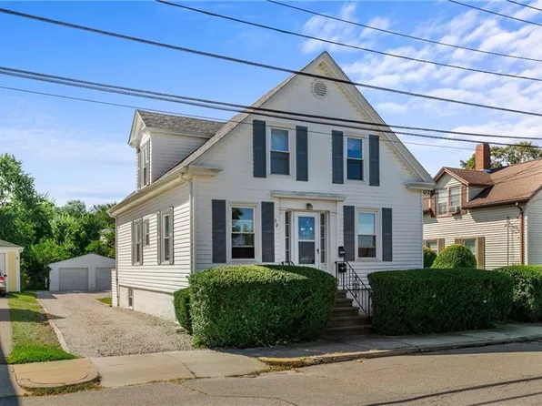 32 Washington St, Bristol, RI 02809