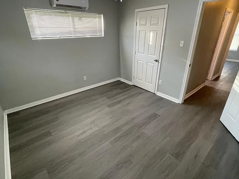5106 Wipprecht St #4 — Photo 7