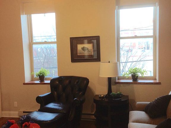 3rd image of 18 Saint Louis Pl #Pearl