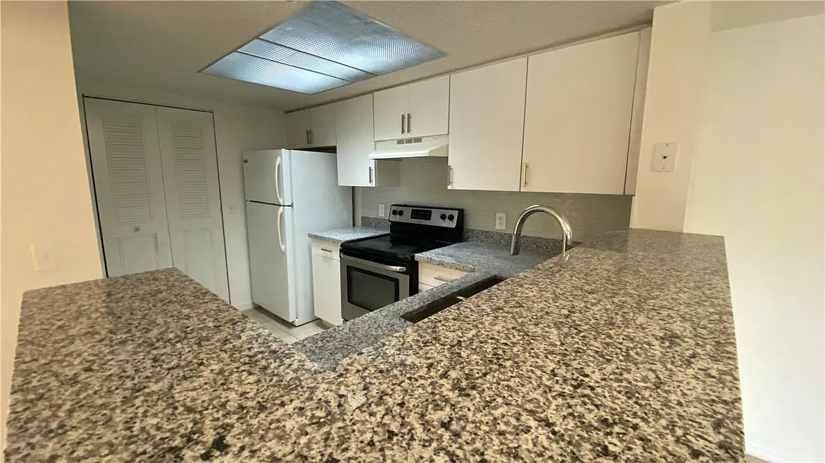 2 bed, 2.0 bath, 1246 sqft, $2,200 — Photo 1