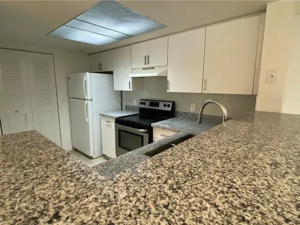 5045 Wiles Rd, Pompano Beach, FL