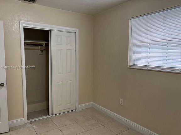 3rd image of 931 NW 34th Way