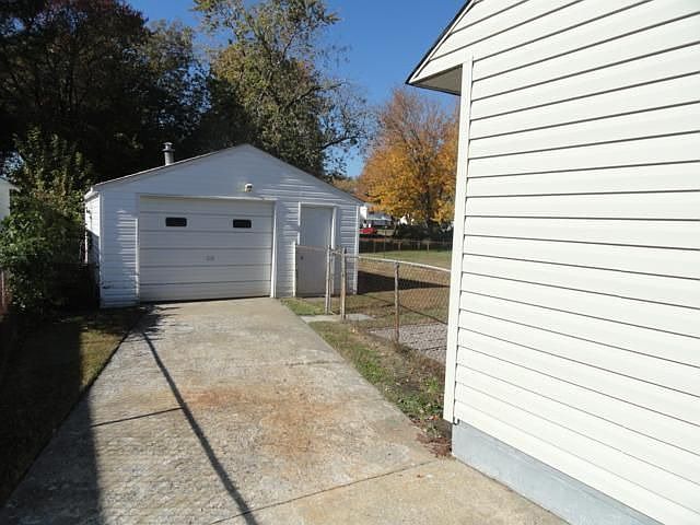 Driveway/garage