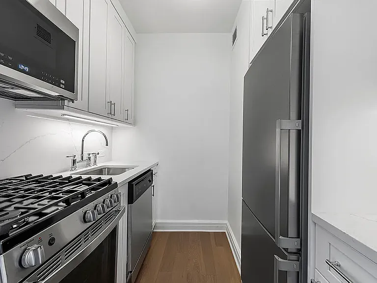 211 E 70th St #27D — Photo 1