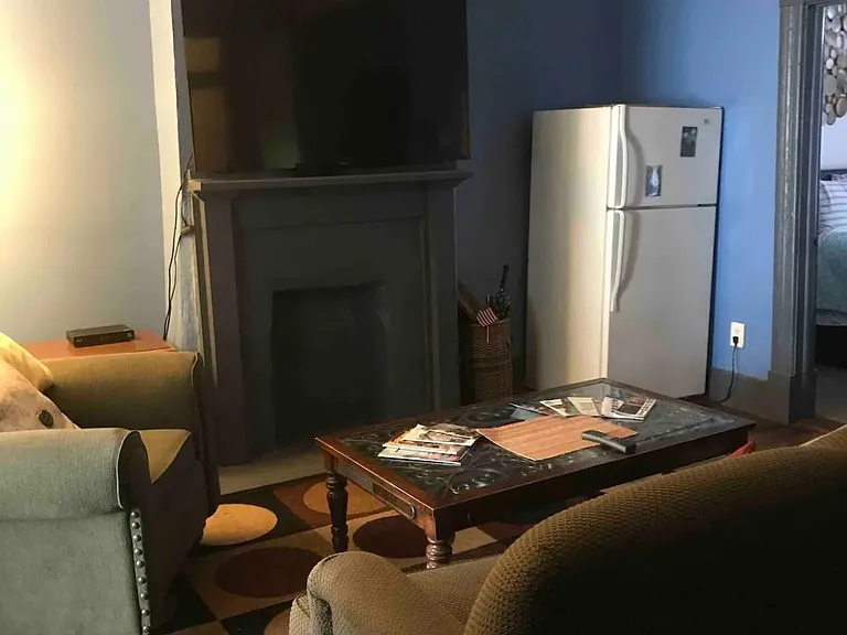 318 W Hall St #B — Photo 6