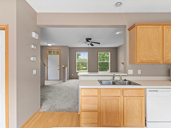 5th image of 11323 Davenport Cir NE Unit F