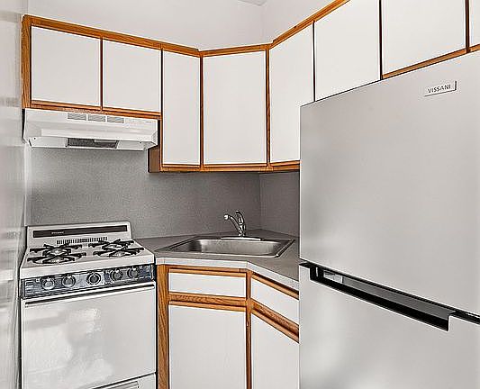 5th image of 112 W 72nd St APT 12E
