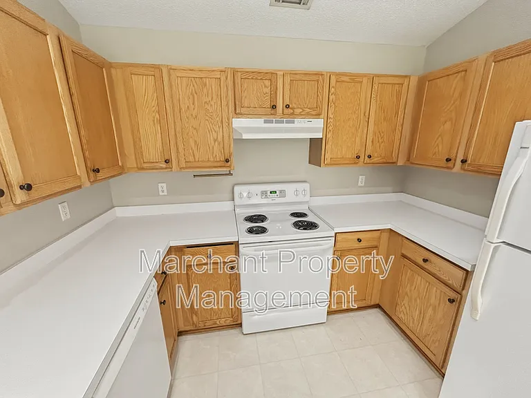 776 Waterbrook Ln — Photo 14