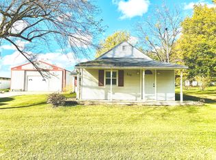 210 S 1st St, Holcomb, IL 61043