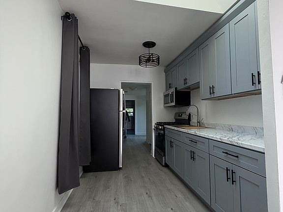 5th image of 3206 S Waterview Ave