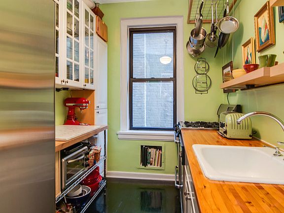5th image of 205 E 10th St APT 5C