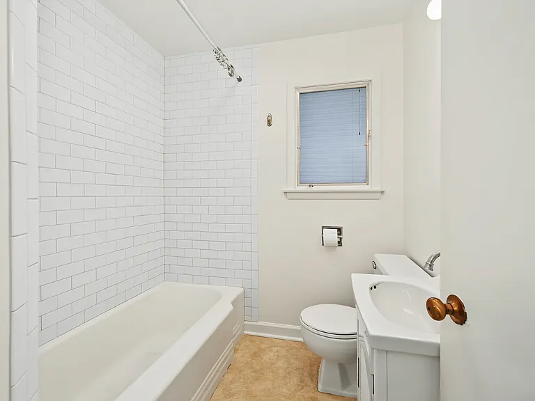 673 N Park Blvd — Photo 15