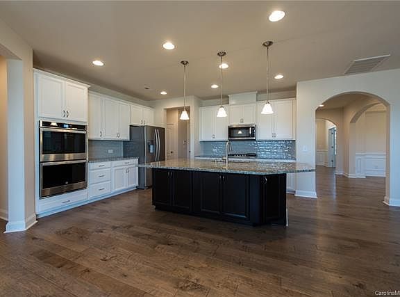 4th image of 116 Creekside Crossing Ln