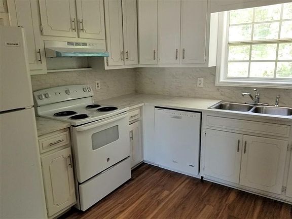 3rd image of 601 Elmwood St APT 1