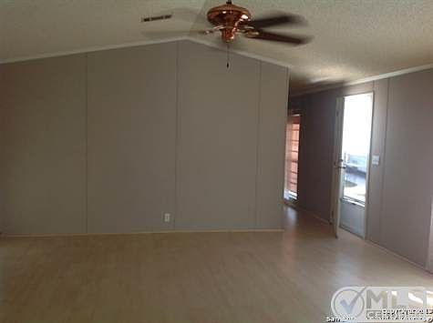 3rd image of 120 Creek Spur Dr