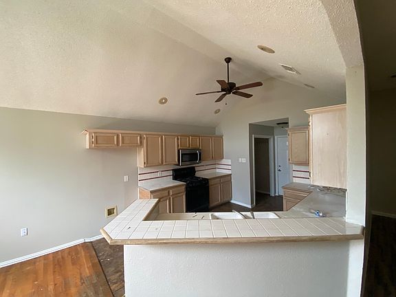 3rd image of 3520 Cliff Oaks Dr