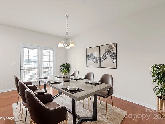 5th image of 1304 Queen Lyon Ct