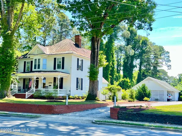 612 College Street, Clinton, NC 28328