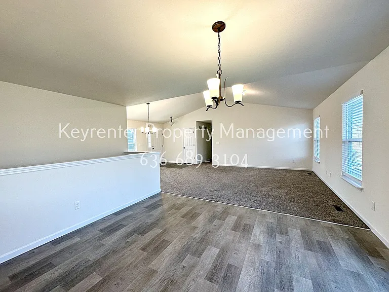 350 Hammerstone Dr — Photo 8
