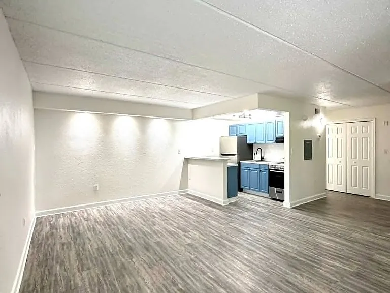 WestShore Apartments — Photo 17