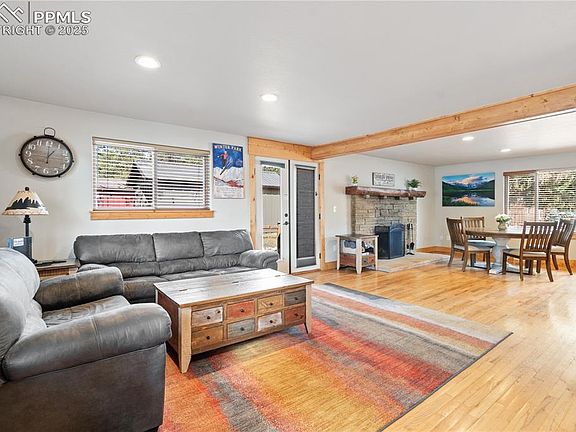4th image of 411 Woodland Ave