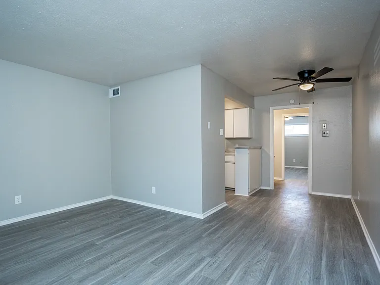 410 N International Rd — Photo 4