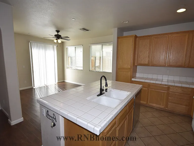 268 Phoenix Cir — Photo 5