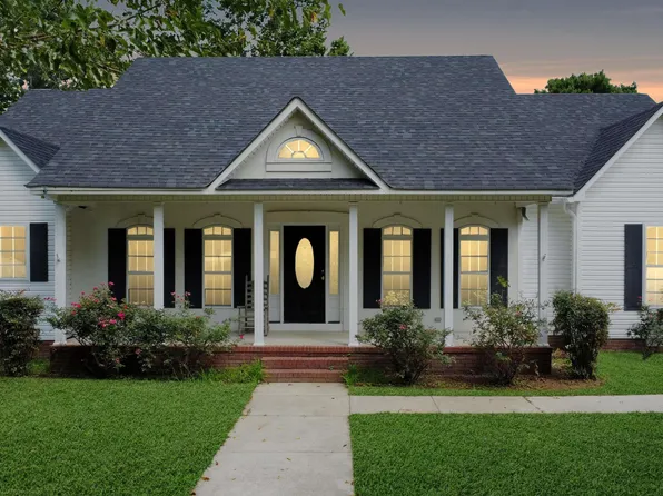 17501 Martin Dr, Athens, AL 35611