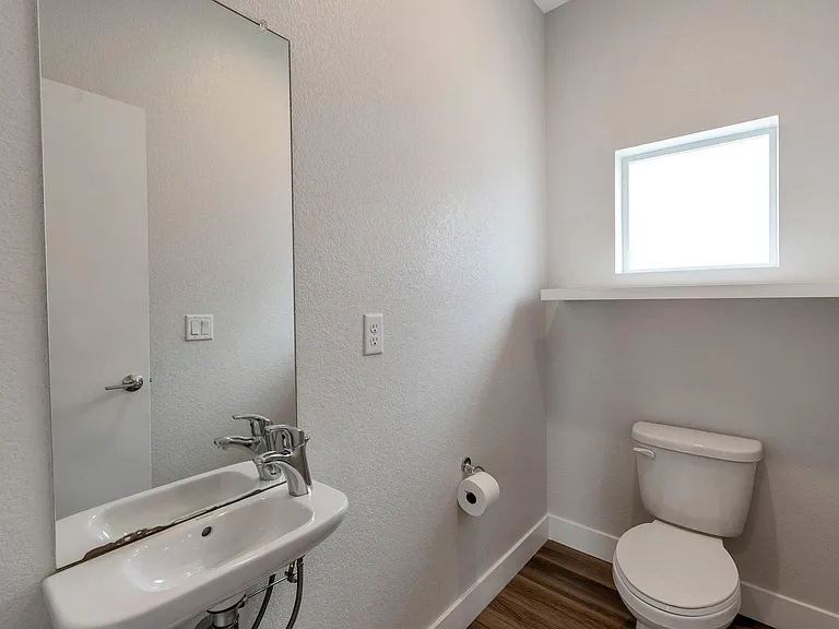 5586 W 11th Pl — Photo 7