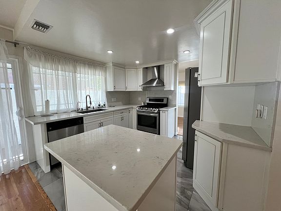 3rd image of 3587 Sweetwood St