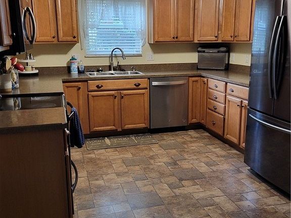 2nd image of 121 California Dr