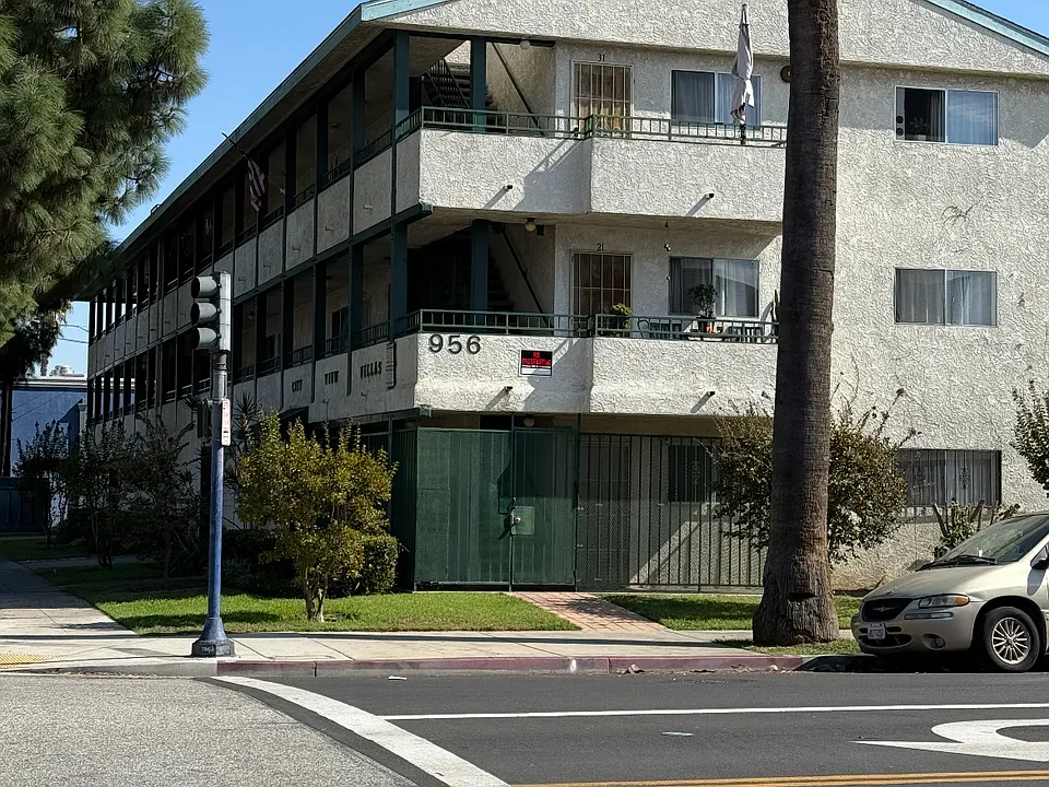 956 Locust Ave #21