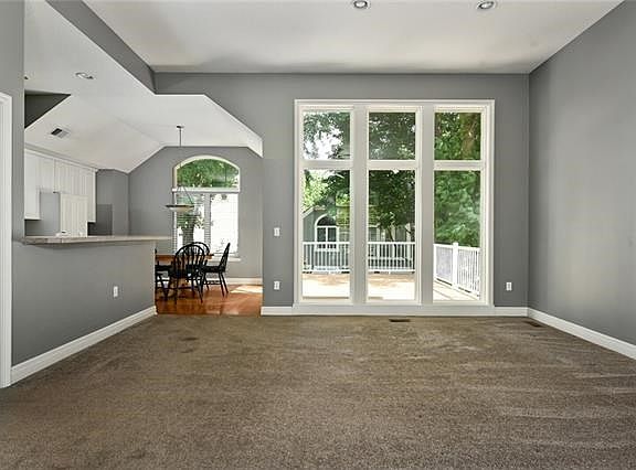 3rd image of 800 W 131st Pl