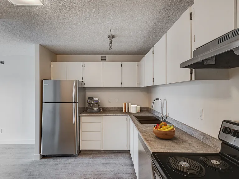 1339 15th Ave SW — Photo 17