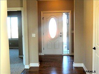 5th image of 802 S 188th Ter