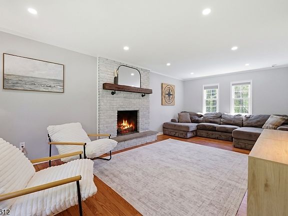3rd image of 207 Mooney Rd