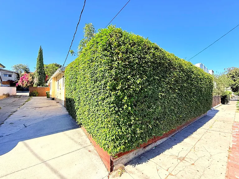 4447 Lockwood Ave — Photo 4