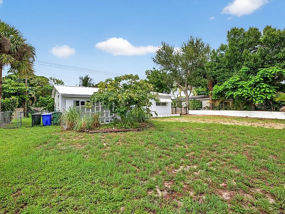3rd image of 3131 SW 20th Court