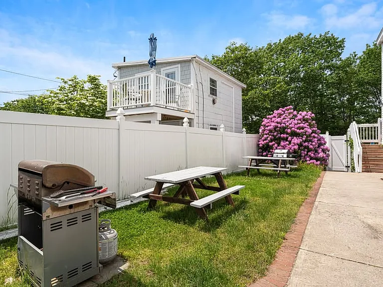 46 E Grand Ave — Photo 15