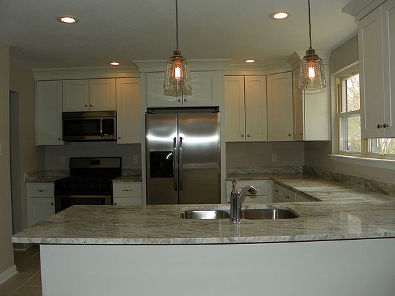 2nd image of 524 Aragona Blvd