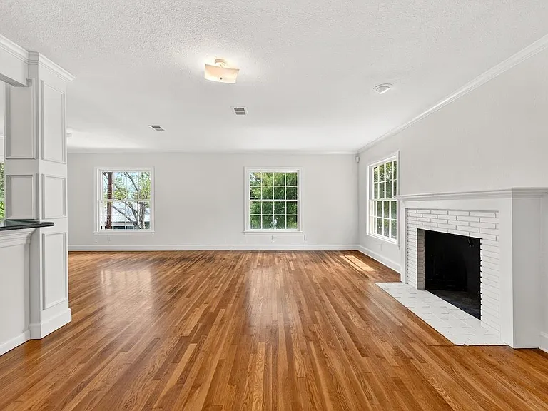 2506 Hillview Rd — Photo 3